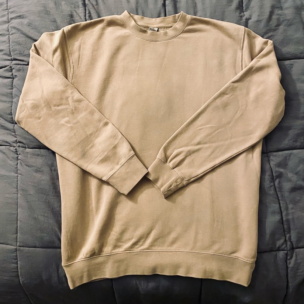 Independent trading co. Pigment dyed crewneck.